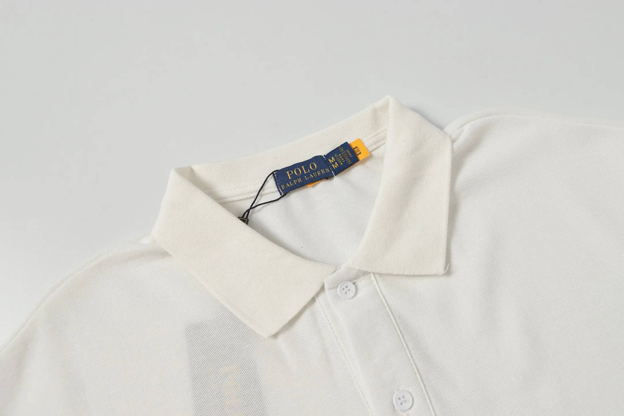 P146 Style No.: A013 [Ralph Lauren Classic Logo Embroidered Polo Shirt] ✅250g fine cotton pique fabric, custom-woven and dyed threads ✅Original stickers Scan the QR code to enter the official website ✅Large version, loose and stylish, can wear up to 210 pounds Color: Black White Navy Blue Sky Blue Dark Gray Floral Gray Size: S-XL